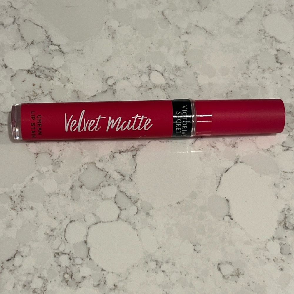 Victoria's Secret Velvet Matte Cream Lip Stain - Showstopper